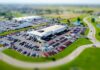 Samochody używane z salonów dealerskich: czym różni się program odkupu od zwykłego komisu i czy warto dopłacić Samochody używane z salonów dealerskich: czym różni się program odkupu od zwykłego komisu i czy warto dopłacić